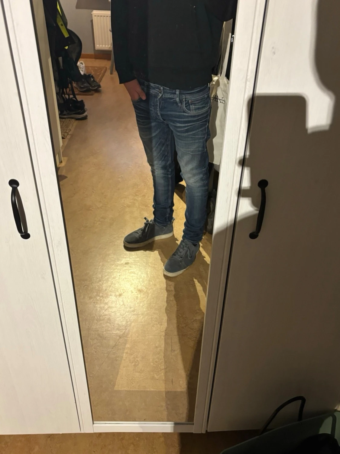 Blå slim fit jeans med slitningar - 1