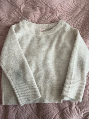 Beige stickad tröja från Gina - Beige stickad tröja från Gina använd få gånger❣️