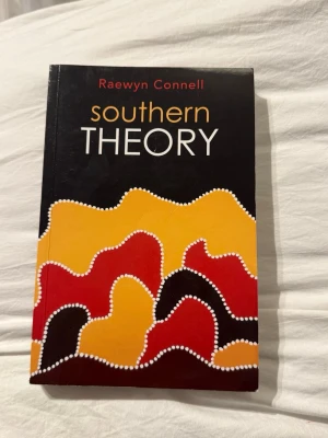 Southern theory  - Säljer denna kurslitteratur: ”Southern theory”. Jättefint skick! Inga tecken på användning 