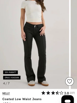 low waist jeans Nelly - HELT NYA!!!! aldrig använda och prislapp finns kvar, skriv för fler bilder❤️❤️