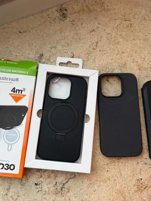 4 stycken ip16 PRO skal  - Säljer 4 stycken iPhone 16 PRO skal då jag inte använder dem längre 
