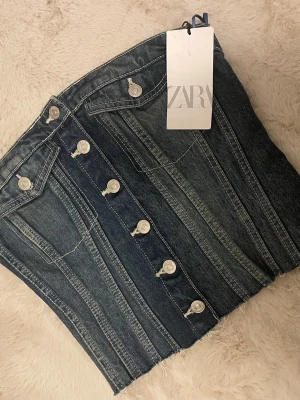 Zara Denim Top - Denim topp från Zara som inte går att köpa någonstans längre. Ny!
