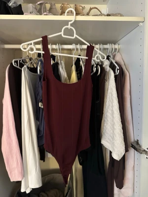 öppen rygg body  - helt oanvänd topp med öppen rygg i storlek xs från fashion nova