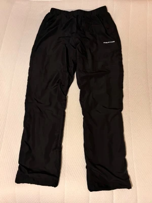 Endurance träningsbyxor - Träningsbyxor från Endurance i storlek S. I nyskick, har endast testats.