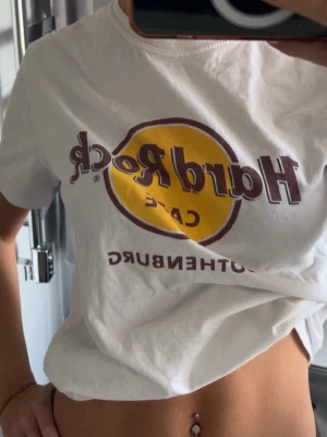 Vit Hard Rock Cafe t-shirt - Hard Rock Café T- Shirt i storlek S, bra skick