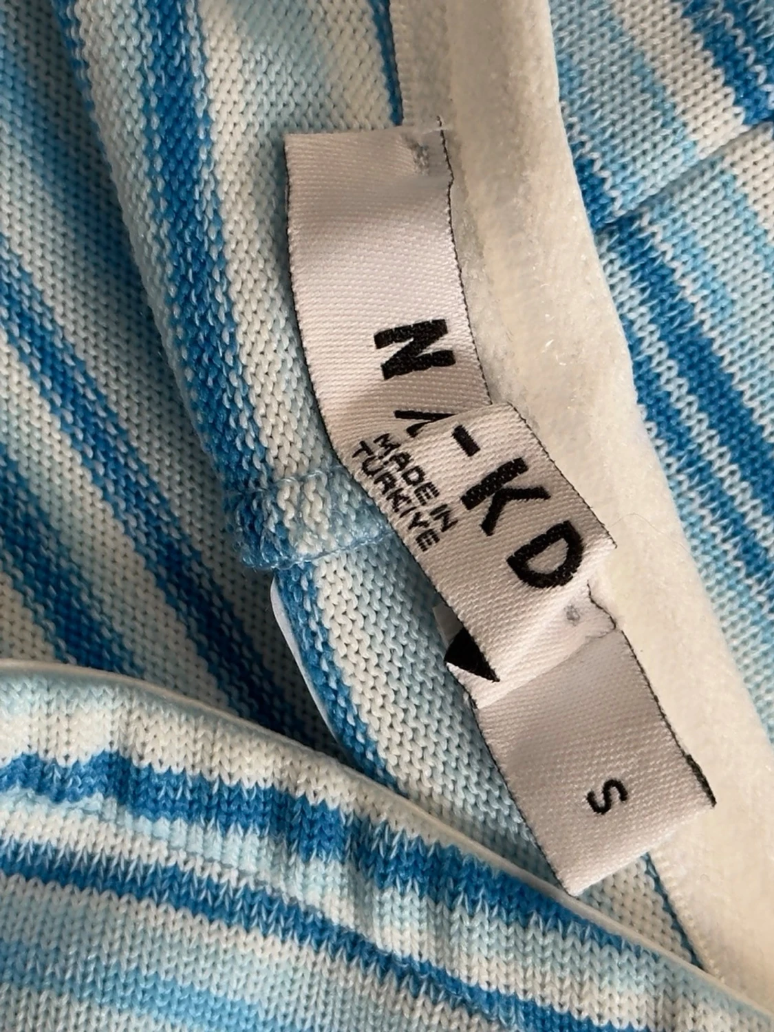 Blåvit randig vad/ankellång tubklänning med slits baktill - 1