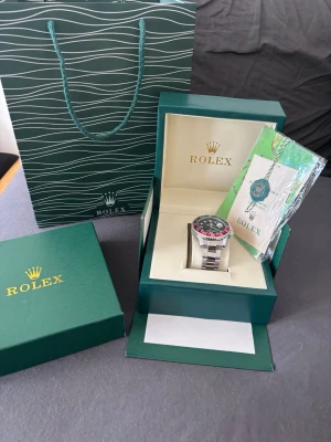 Fin klocka med silver länk  - En fin klocka som passar perfekt in för sommaren billigt och snyggt 24 cm 