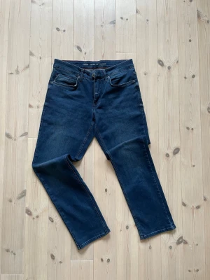 Mörkblå jeans från Signal  - Mörkblå jeans från Signal. FERRY - Slim fit - Soft wash. Nypris: 1000kr. Knappt använda. Storlek 30-34. Priset går att diskutera. 