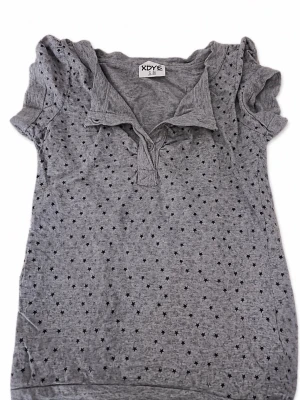 2000s tröja🫰🏼 - En snygg tröja i xs-s ‼️skriv innan du köper‼️