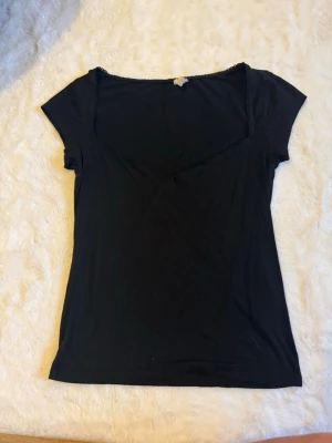 Nelly T-shirt  - Fint skick! Stl M