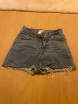 Jeansshorts h&m - Jeansshorts från h&m i bra skick💕
