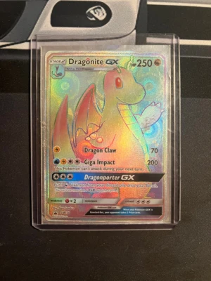 Dragonite GX rainbow rare - Väldigt bra skick ograderad är ute för runt 1500kr! Självklart äkta✅ dm för mer bilder eller frågor!👍