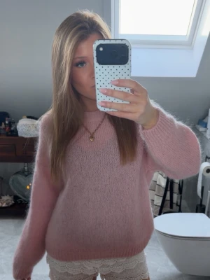 Unik rosa stickad💖 - säljes då den inte kommer till användning🥰 Köptes på påsklovet och använt enstaka gånger💖