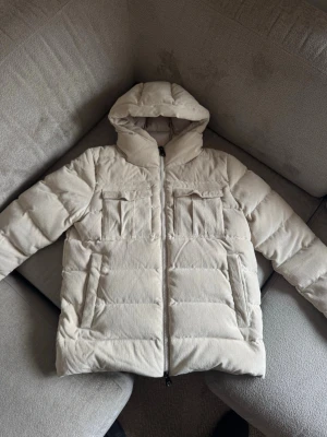 Monel Dunjacka  - Beige vinter jacka i storlek M