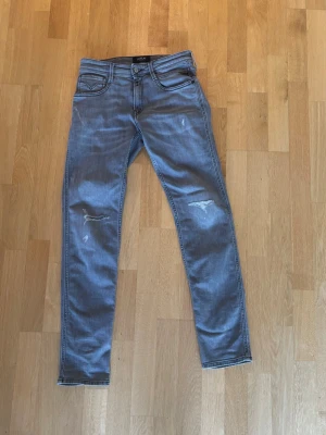Replay Jeans Grå! - Riktigt snygga grå Replay jeans! Nyskick! Dm vid frågor!