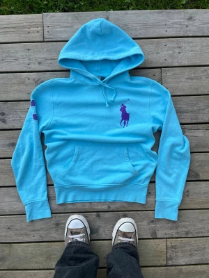 Ralph Lauren hoodie - Skön ljusblå raffe Hoodie. Storlek S. Väldigt fint skick