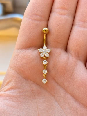 NY Oanvänd - Navelpiercing  - 🔥 ERBJUDANDE: Få 30% rabatt när du köper 2 valfria piercingar! 🔥  Passa på att fynda och uppdatera din smyckessamling 💖 Skicka ett meddelande vid intresse eller frågor! 