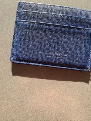 Alexander Frank cardholder  - Säljer nu denna riktigt snygga cardholdern, bara höra av dig vid frågor eller fundering och pris kan absolut diskuteras 