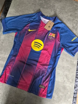 FC Barcelona jersey  - FC Barcelona jersey lamine yamal storlek M 