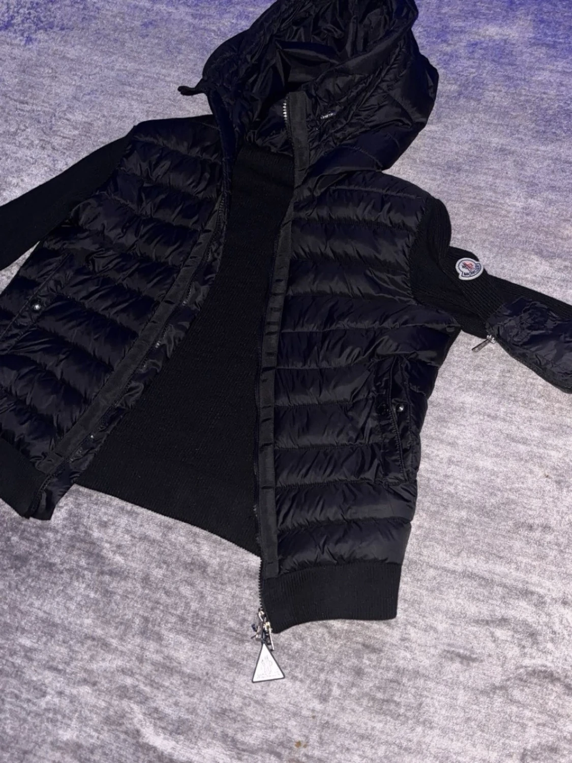 Nfc funkar. Svart pufferjacka från Moncler storlek m passar i s också - 1