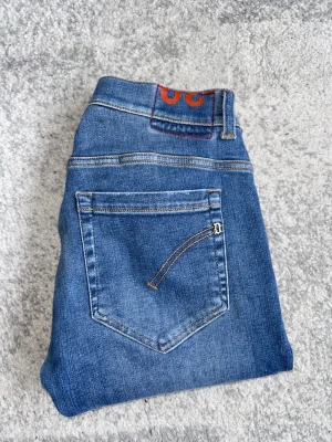 Ljusblåa Dondup George - Ljusblå Dondup i modell George | Skick 9/10 | W30 | Priset är prutbart vid snabb affär | Slitningar på fickor från fabrik | Hör av er vid intresse eller frågor!🌟