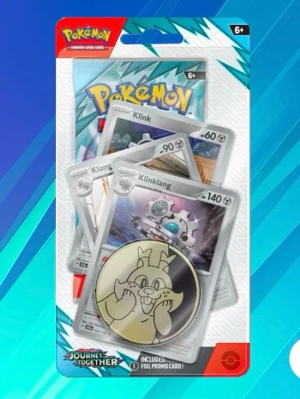 Pokémon TCG: Journey Together Blister -Klinklang Evolution Line! - Passa på att fynda ett oöppnat Checklane Blister från den populära expansionen Scarlet & Violet — Journey Together! Detta paket är perfekt för dig som vill ha en komplett ”Evolution chain” direkt i förpackningen.  Innehåll: • 1 st Scarlet & Violet — Journey Together Booster Pack (10 kort + 1 Basic Energy). • 3 st Promo-kort som visar hela utvecklingskedjan: Klink, Klang & Klinklang. • 1 st exklusiv Pokémon-mynt (Pokémon coin). • 1 st kodkort för Pokémon TCG Live.  Om serien: Journey Together fok