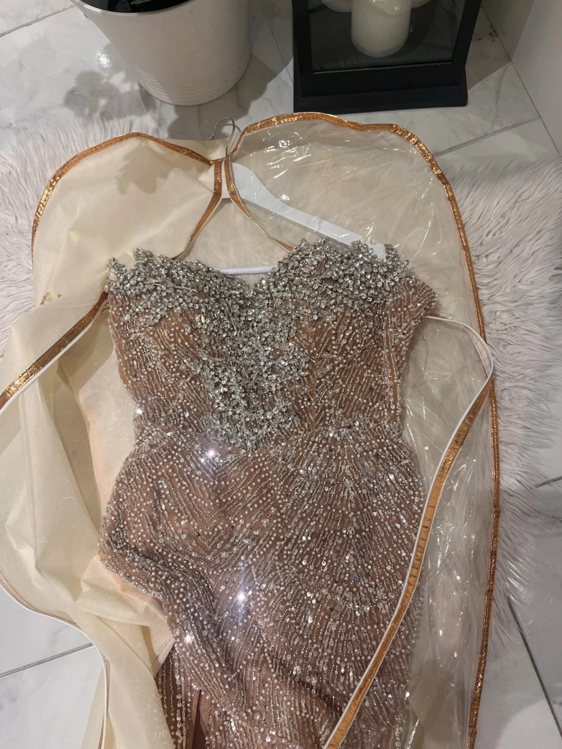 Glittrig långklänning med pärlor
