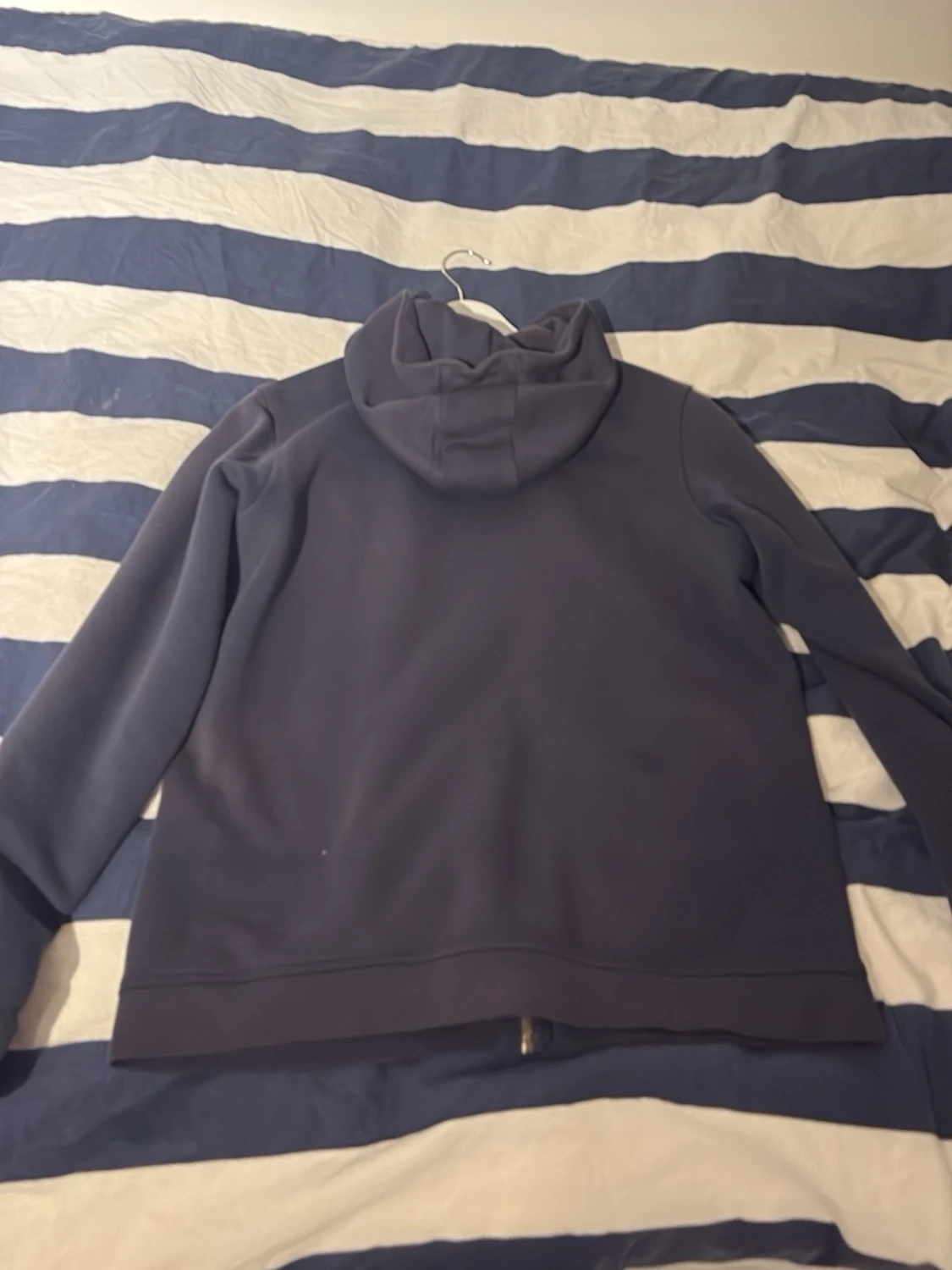 Mörkblå hoodie från Peak Performance - 1