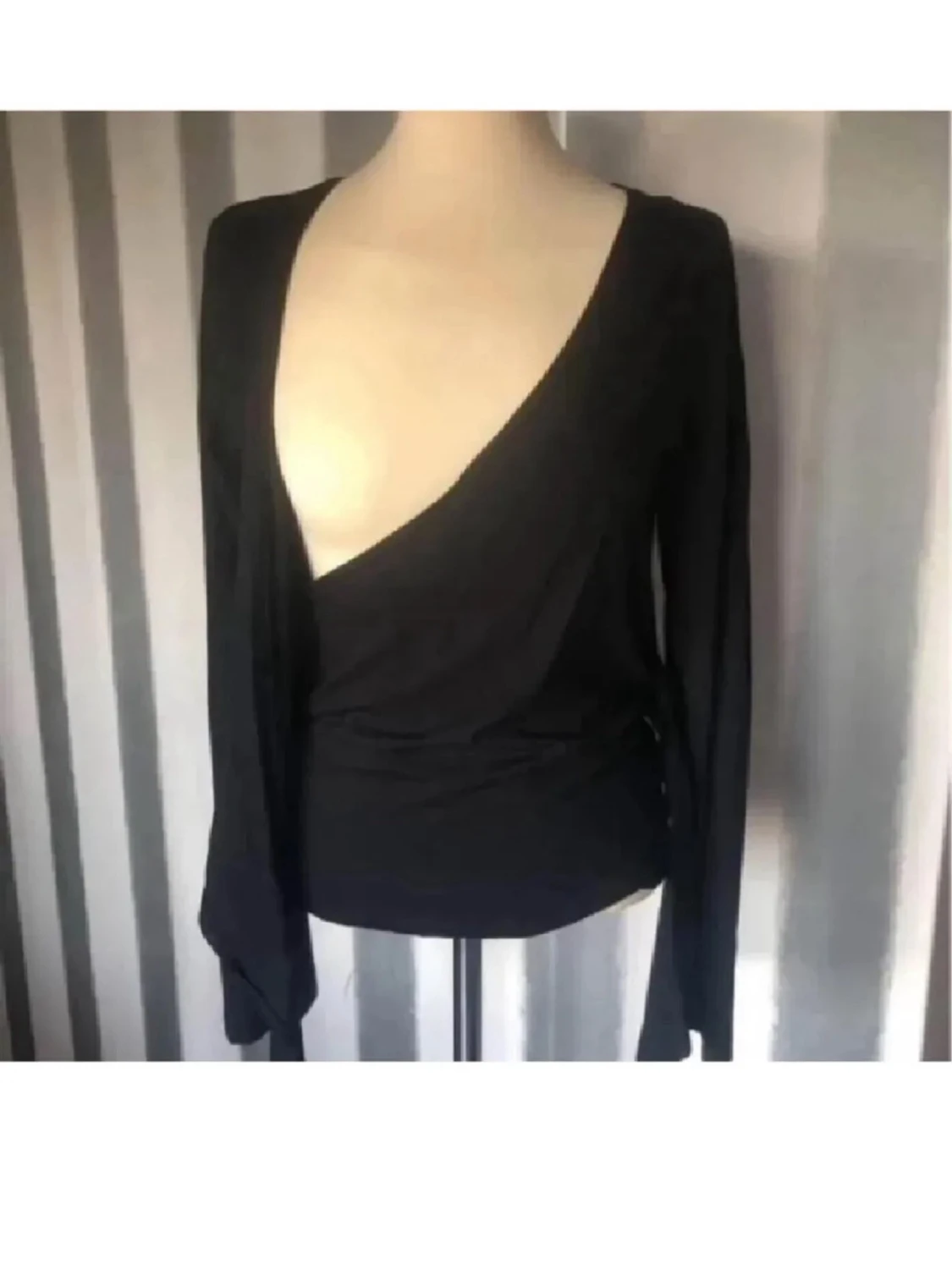 Svart omlottopp med knytband - 2