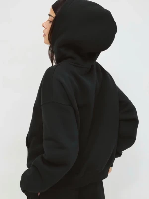 Svart hoodie - Svart hoodie från ginatricot i storlek xs💓