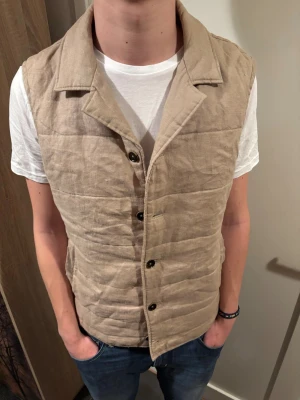 These Glory Days quiltad väst - 186 i bilden | Jätte fint skick | stilren | ingen defekt | priset är inte hugget i sten🙌