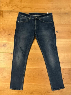 Dondup George Jeans - Dondup George Jeans i mycket bra skick | Storlek och mått: W31, Längd ca 96cm, Midja ca 41cm📏| Vid frågor eller diskussion om pris är det bara att skriva✍🏼| Frakt inom 48h📦