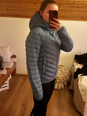 Peak Performance Dunjacka - Väldigt fint skick, använd fåtal gånger.