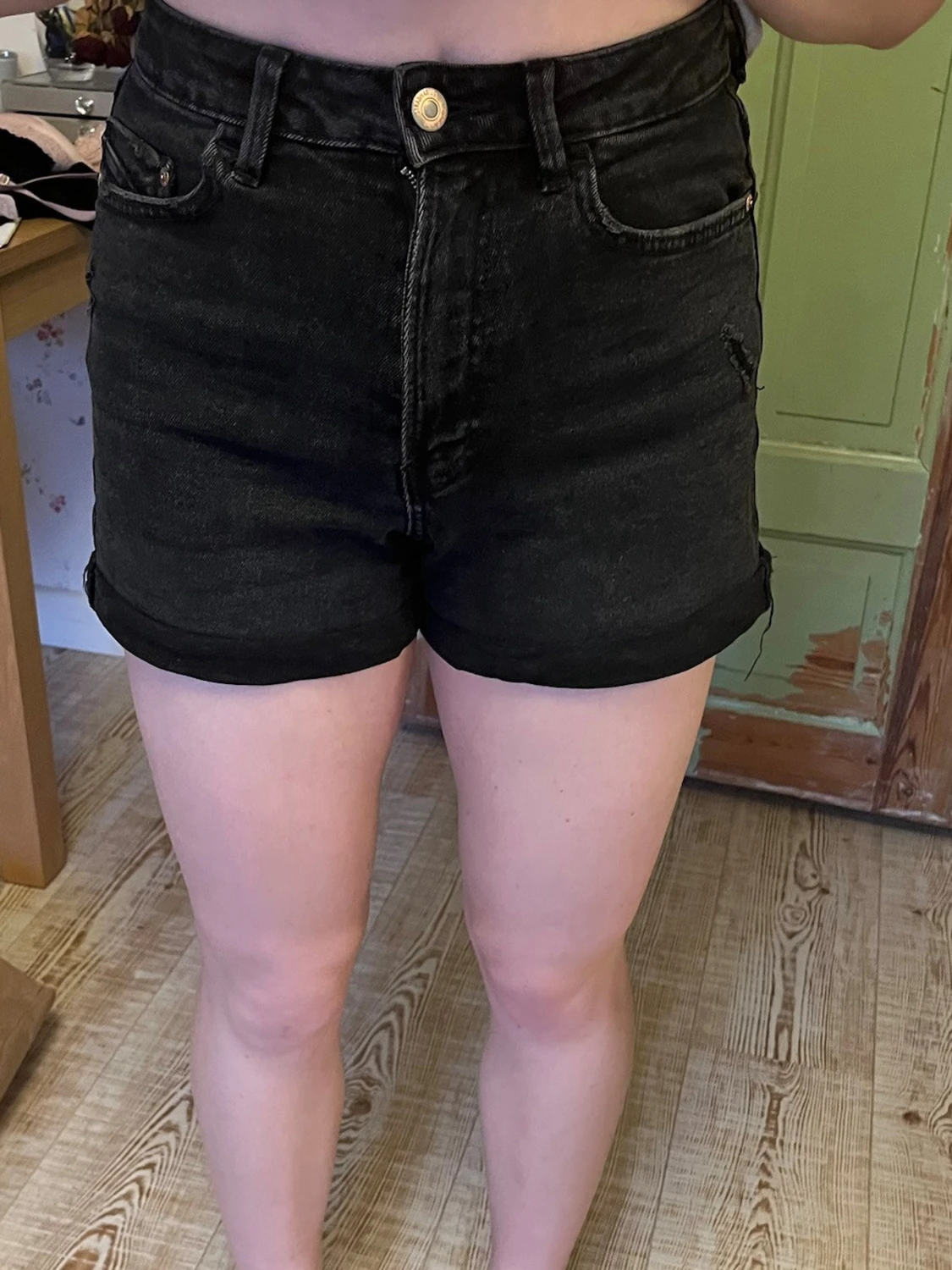Svarta denimshorts med hög midja