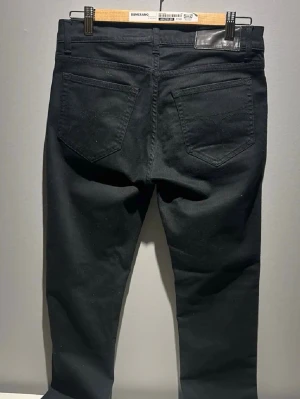 Tiger of sweden - Snygga, svarta jeans från Tiger of sweden. Den fetaste och mest eftertraktade färgen. Helt nytt skick storlek 28/32. Hör av er vid frågor