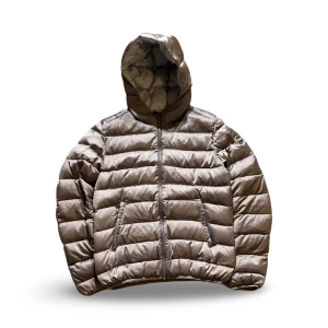 Colmar jacka - Hej! Säljer nu min jacka från märket Colmar, storlek 46/S, bra skick. Tveka inte på att höra av dig om du har frågor eller funderingar kring jackan!