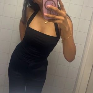 Svart topp - Säljer denna söta topp som inte kommer till användning🩷