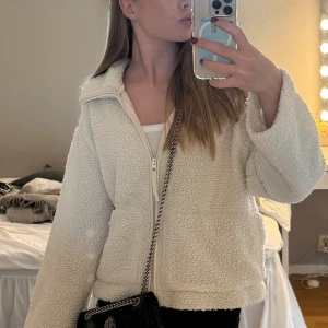 teddyjacka från hm!  - sååå söt, slutsåldd! 