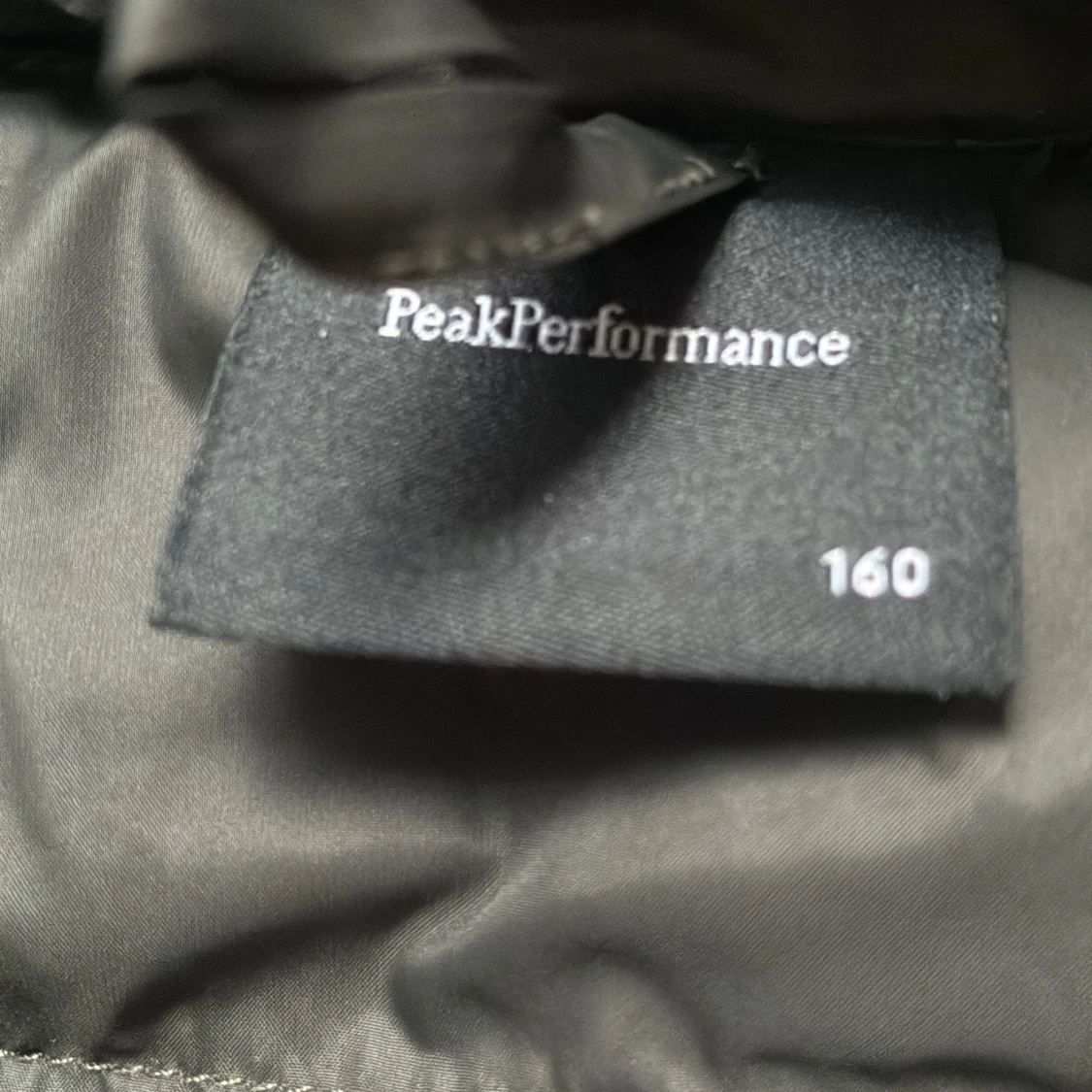 Svart pufferjacka Peak Performance 160 - 2