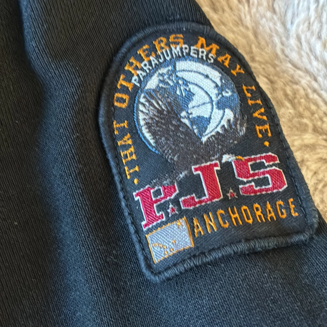 Svart hoodie från Parajumpers - 1