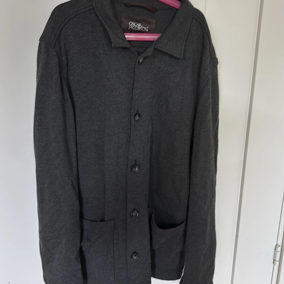 Mörkgrå overshirt från Oscar Jacobson