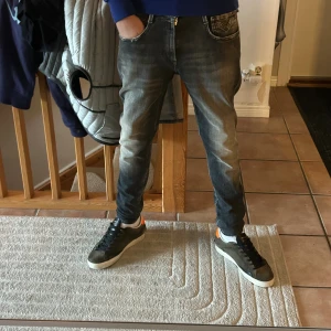 Replay anbass aged 05 - Helt nya använda Max 5 gånger pris 1800 mitt pris 750 dom är nästan helt omöjliga att få tag på dom är i 28 W 32 L