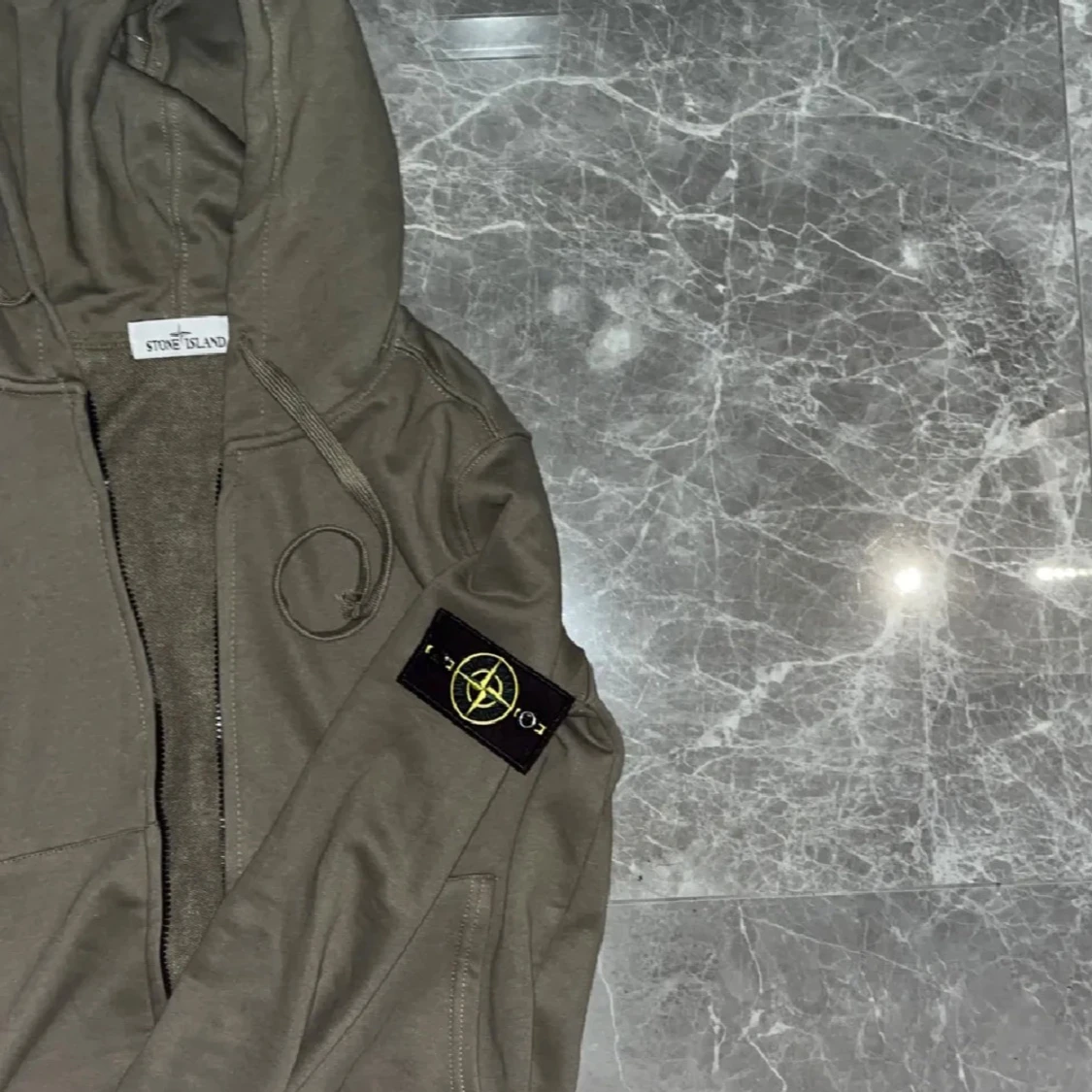 Olivgrön hoodie från Stone Island - 1