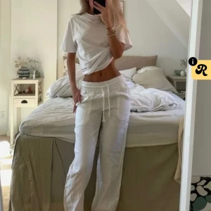 Linnebyxor - Snygga linnebyxor, storlek xxs. Använt lite grann men inte värst mycket. Nypris 900kr