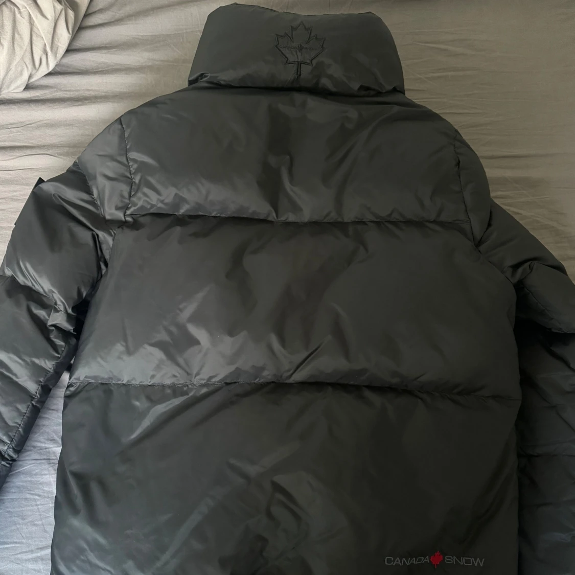 Svart pufferjacka från Canada Snow - 1