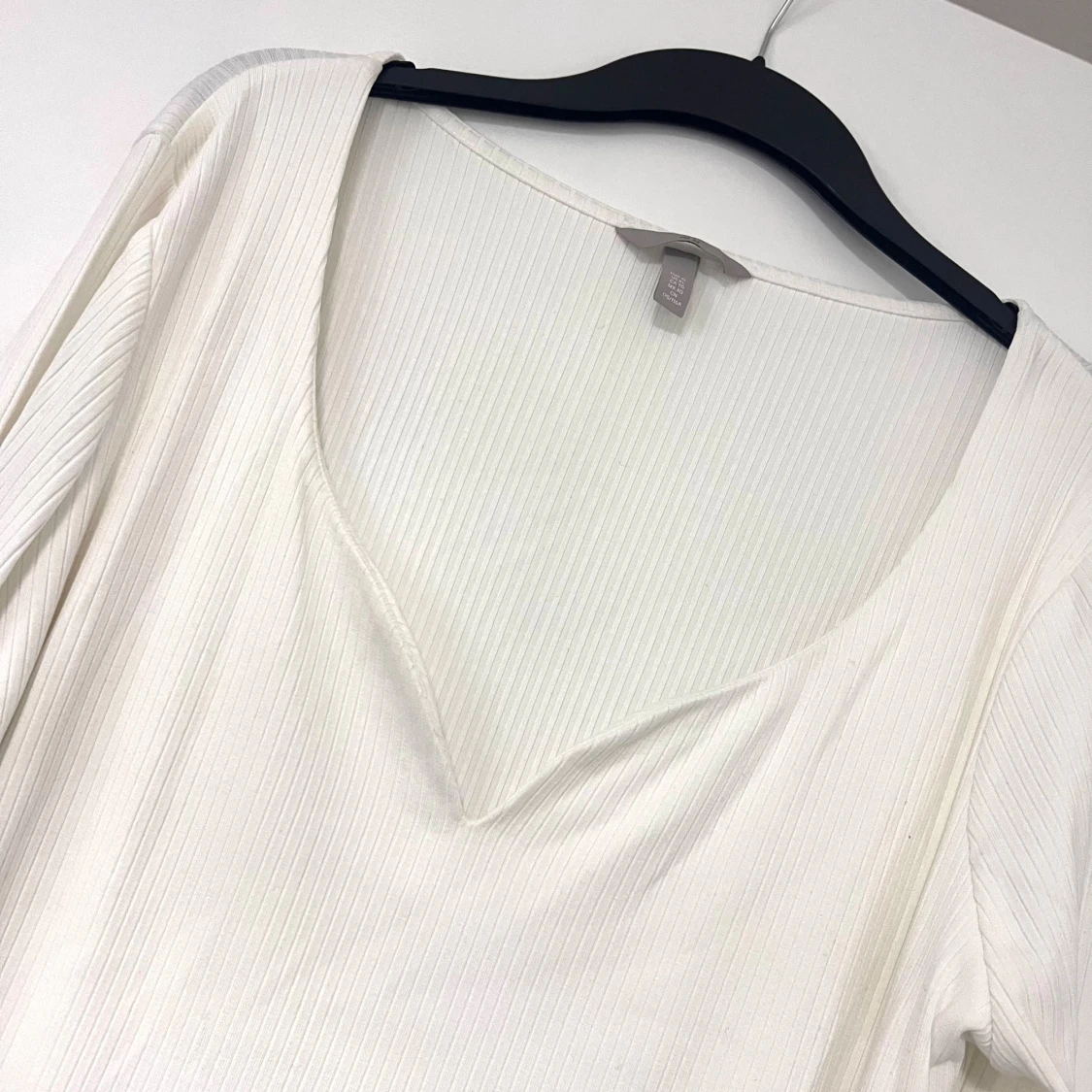 Vit ribbad långärmad topp - 1