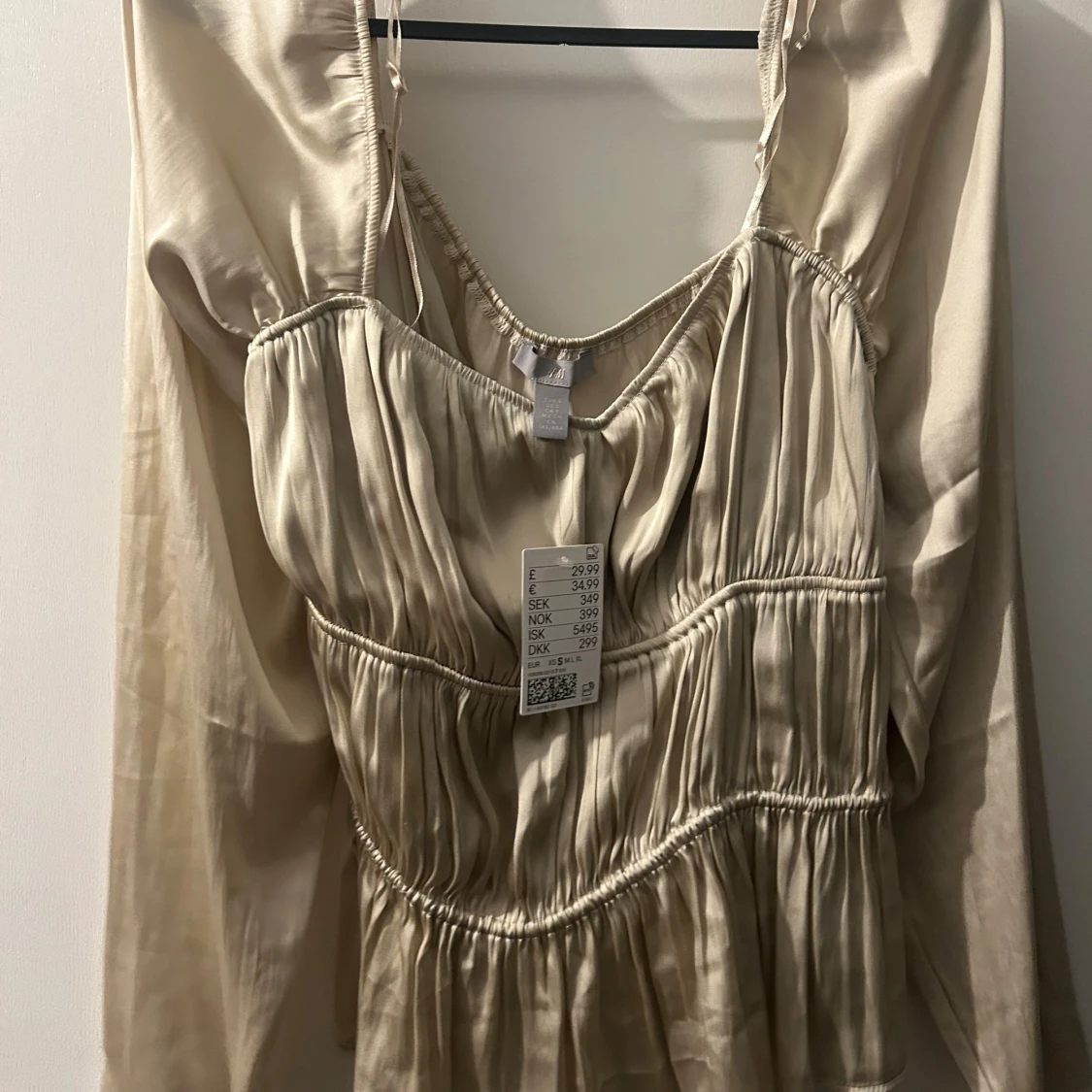 Beige omlottklänning från H&M