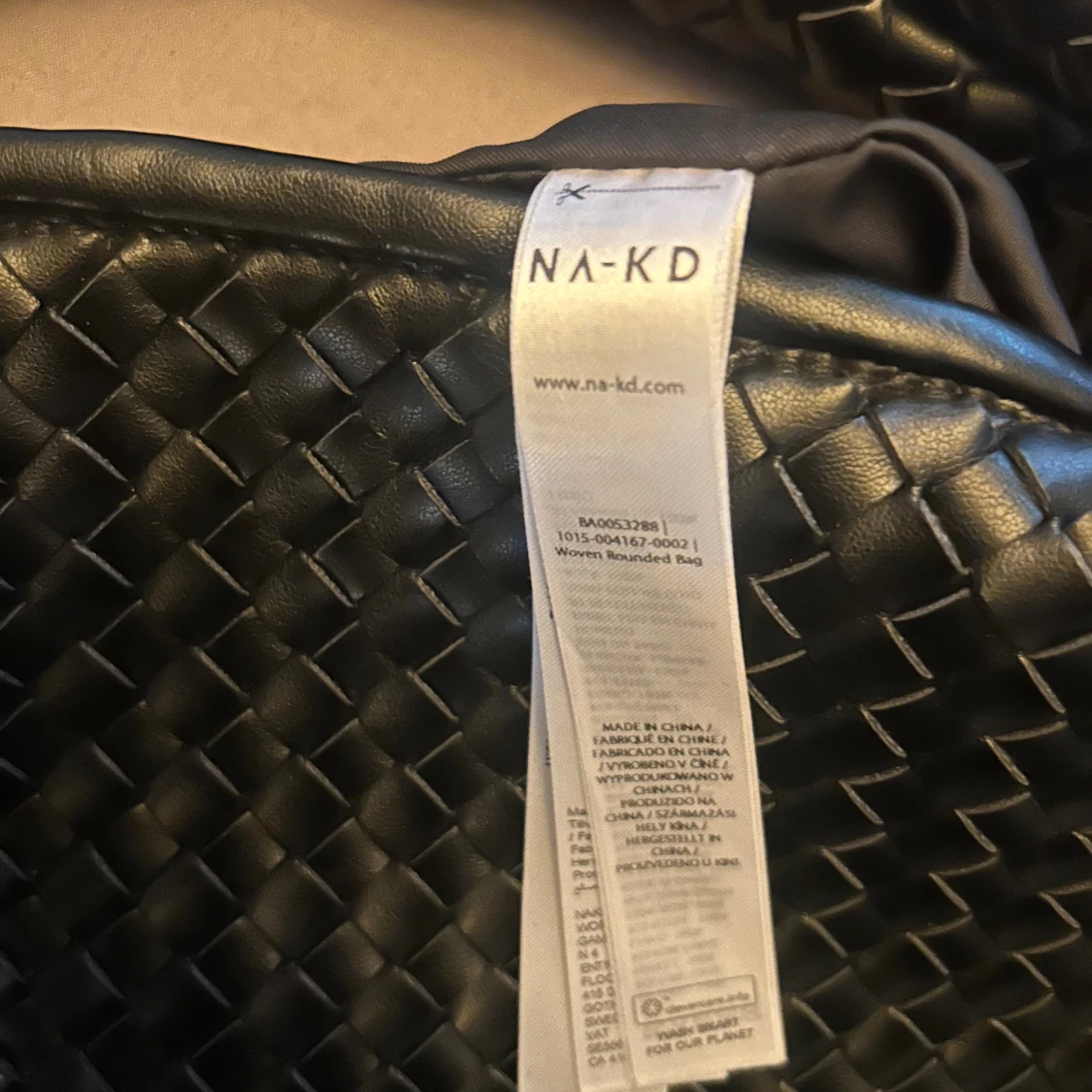 Svart flätad axelväska från NA-KD - 1