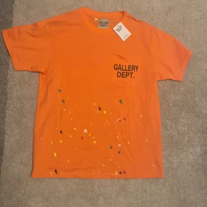 Gallery dept T-shirt - Säljer då den var för liten när jag fick den.
