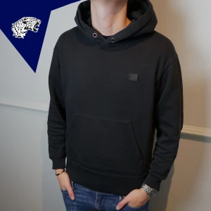 ACNE STUIDO HOODIE  - Ruggit snygg hoodie från Acne Studio | Strl: Xs (sitter lite större) | Skick: 8,5/10 | Modellen är 180cm | Hör av dig om du har någon fundering! 